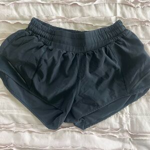 Lululemon Hotty Hot Low-Rise Lined Short 2.5”, Size 2